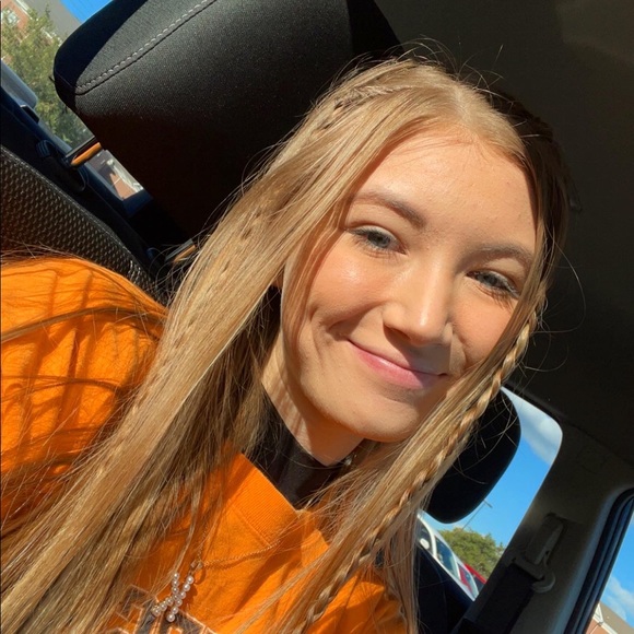 Meet your Posher, Kendra - Picture 3 of 3